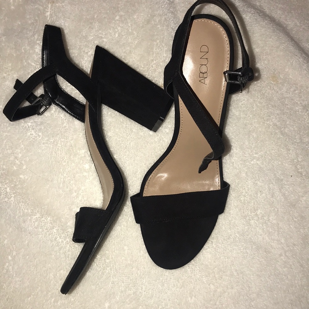 Like new black chunky/block open toed heels